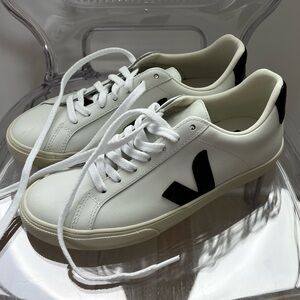 VEJA Esplar Sneakers, Size 8